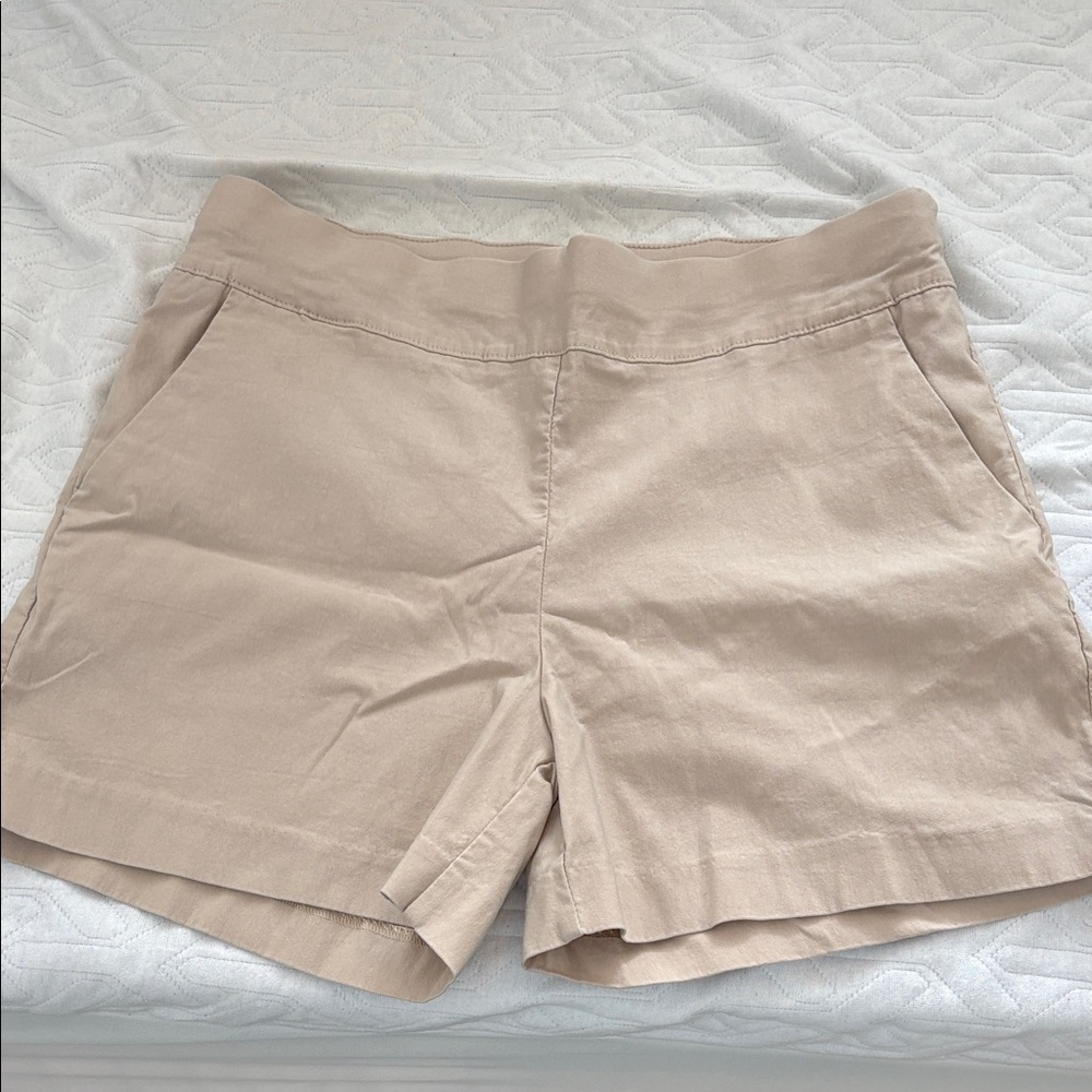 Everyday Pull-On Bermuda Shorts in Light Taupe